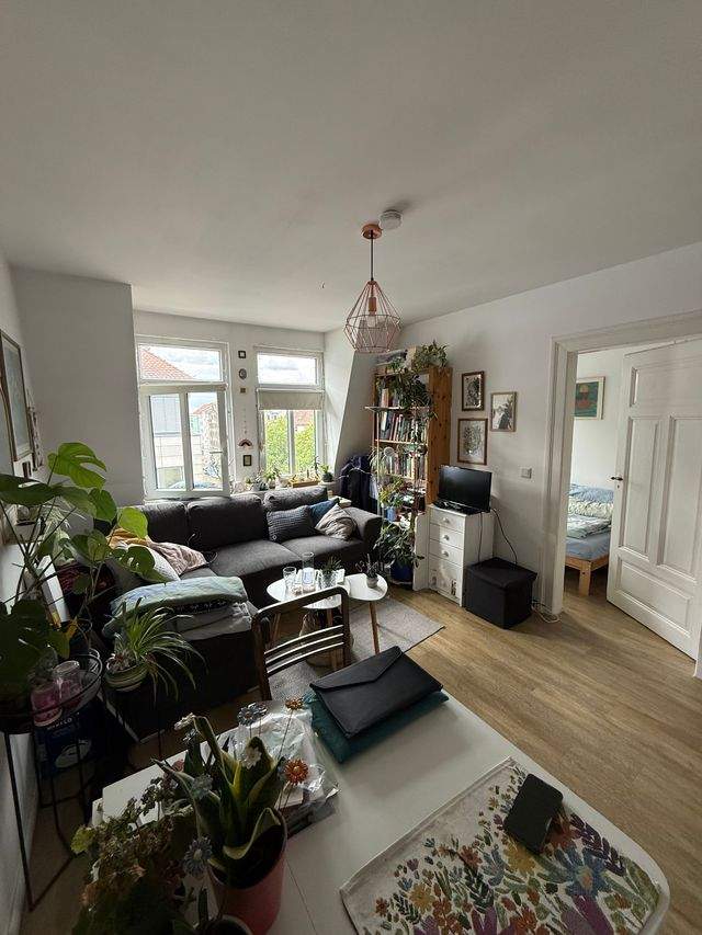 Helle Altbauwohnung mit klassischem Charme - Photo 1
