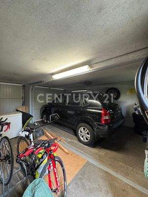 insgesamt inkl. 3 Garagen!