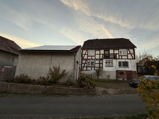 Fachwerkhaus und Garage 