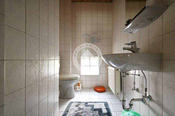 Haus RECHTS - WC im OG