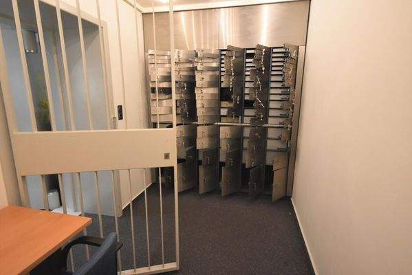 Tresorraum mit Schließfächern