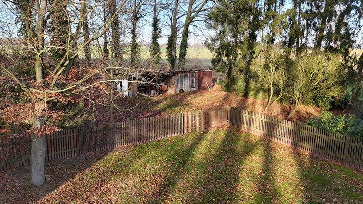 Garten mit Hühnerstall