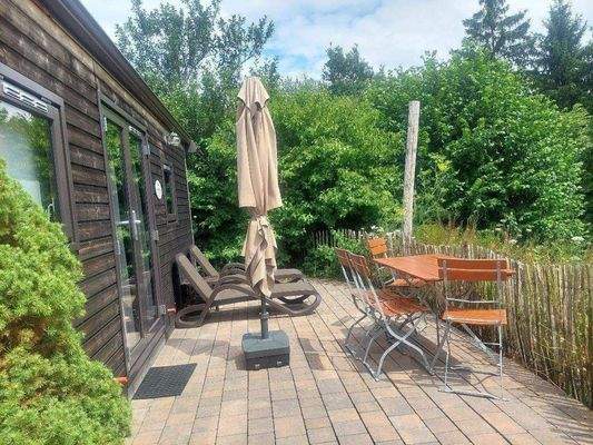 ... dazugehörigem Freisitz