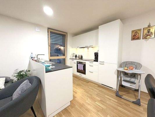 Einbauküche mit Kücheninsel