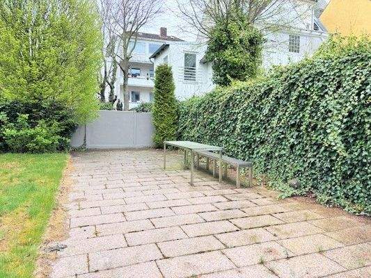 Terrasse im hinteren Gartenbereich.jpg