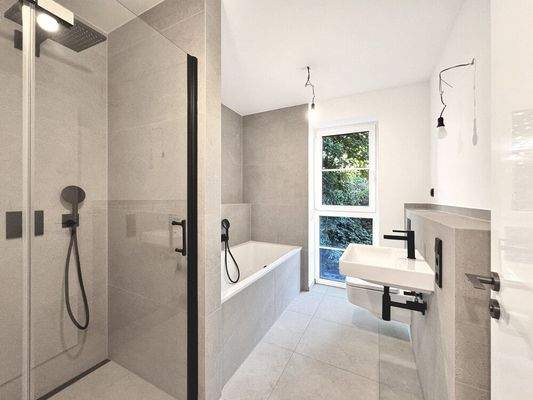 TAGESLICHTBAD MIT WANNE