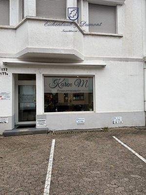 Eingangsbereich mit Schaufenster