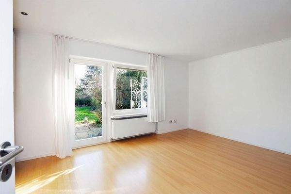 Schlafzimmer mit Gartenzugang