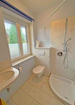 Gäste-WC mit Dusche