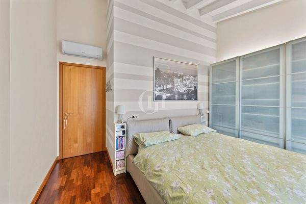 Schlafzimmer mit Doppelbett