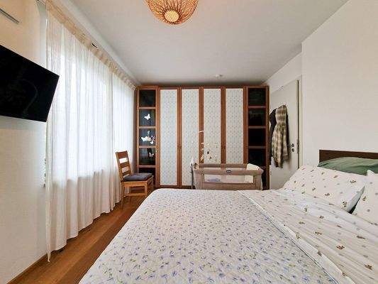 Schlafzimmer m. viel Platz