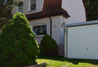 1 Hausansicht Straßenseite.JPG
