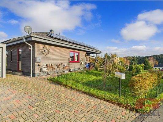 Vorgarten mit Nutzgarten