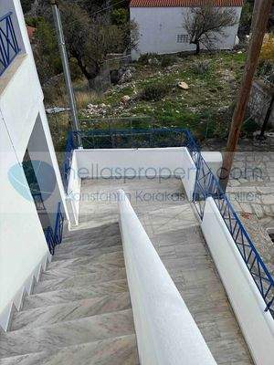 47. REAR ENTRANCE - BACK VIEW