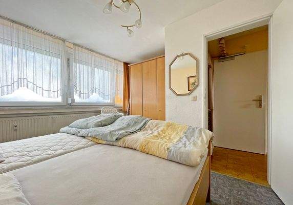 Schlafzimmer - Weitwinkel (2).jpg