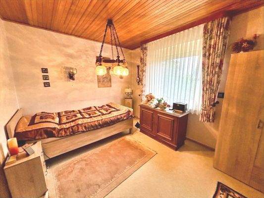 kleines Zimmer im Erdgeschoss welches verbunden ist mit dem Esszimmer