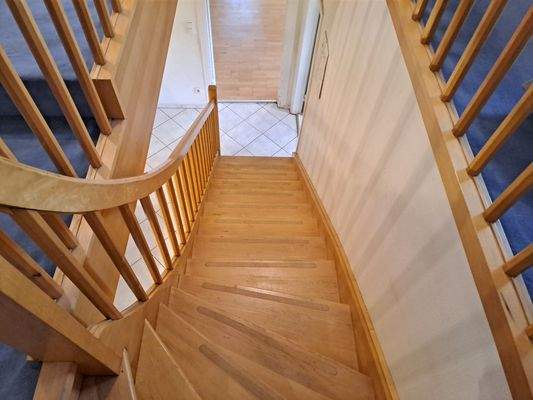 Treppe zum Dachgeschoss.jpg