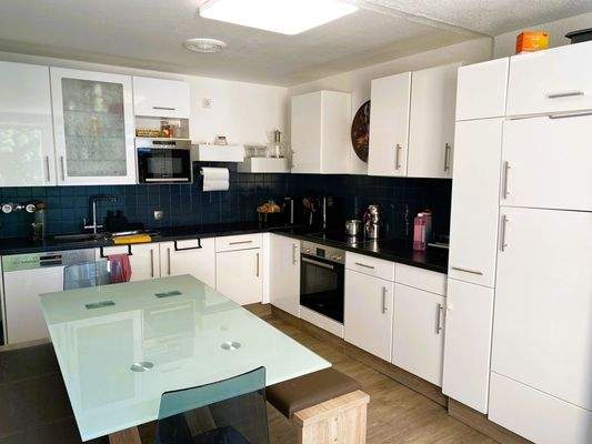 Küche mit Einbauküche