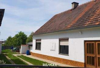 Haus mit Nebengebäude