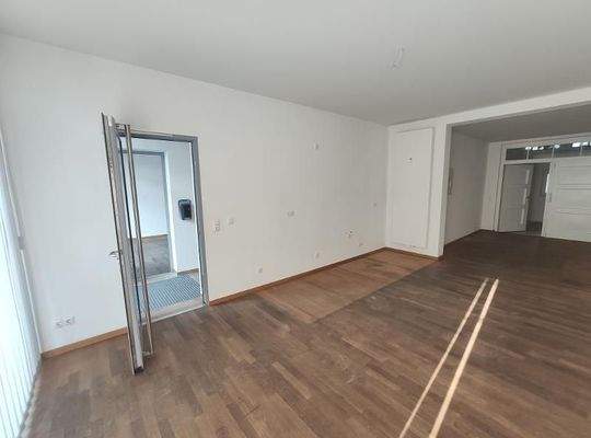 Fitnessraum mit Sportfläche Bild 4