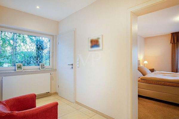 Anbau, Flur und Blick Zimmer 5