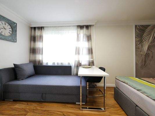 202 Couch mit Tisch (1 von 1).jpg