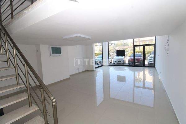 Shop with Foreign Currency-Based Rent Potential in Girne