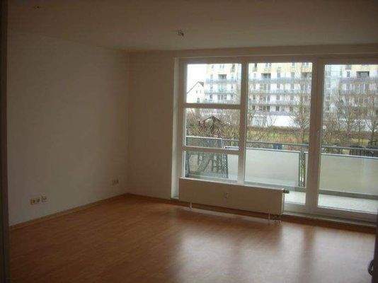 Wohnzimmer mit Blick zum Balkon