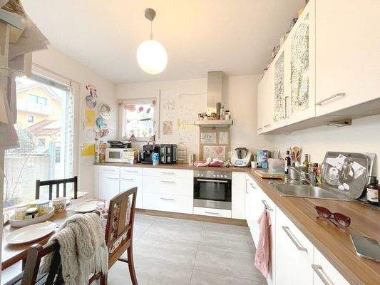 Sehr geräumige Küche