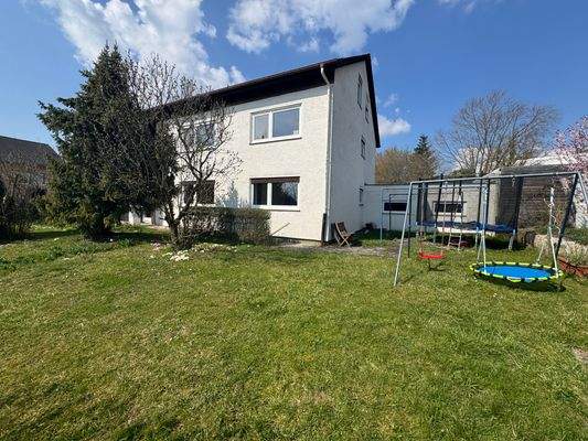 Im Garten hat es viel Platz zum Spielen