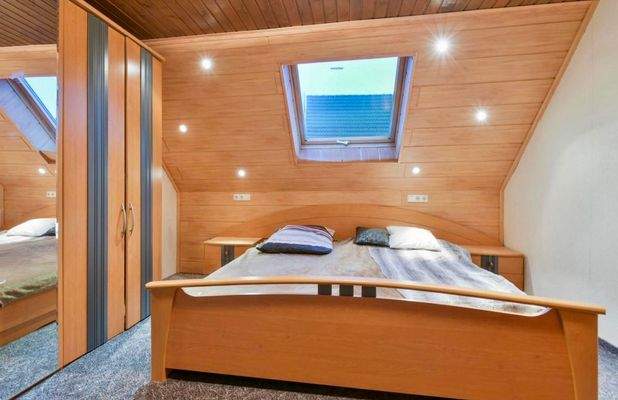 Vorderhaus DG Schlafzimmer