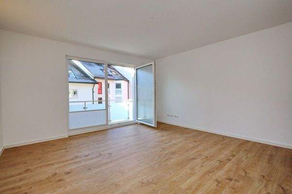 Wohnzimmer  Zugang zum Südbalkon