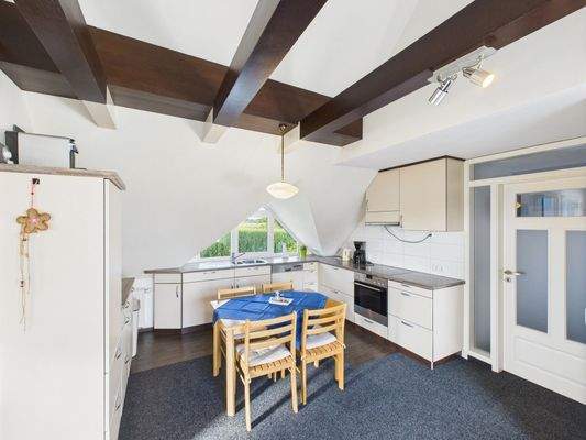 CAM03784G0-PR0076-STILL046