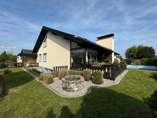 Überdachte Terrasse und Pool