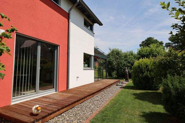 An das Esszimmer angrenzender Terrassenbereich