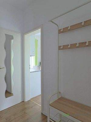 Wohnungsflur mit Garderobe