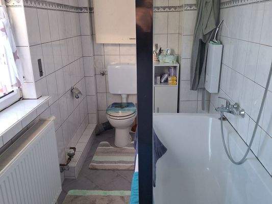 Badezimmer mit Wannenbad Obergeschoss