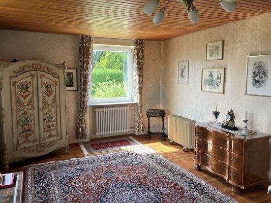 Geräumiges Wohnzimmer