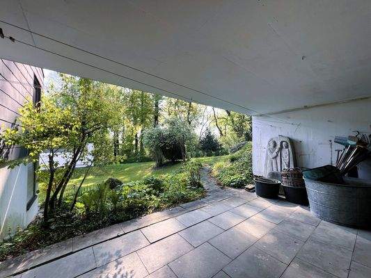 Terrasse im Hanggeschoss