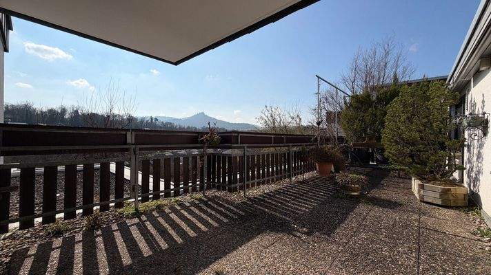 Terrasse Sicht zur Burg