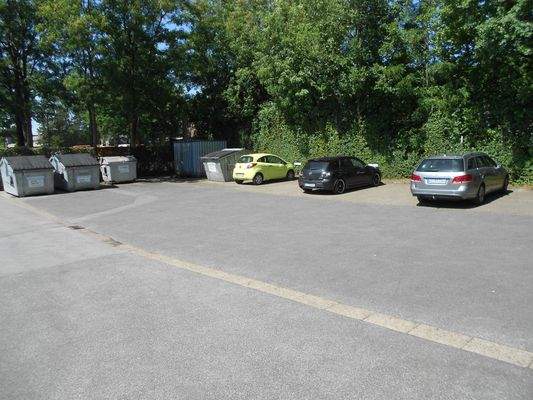 11 Stellplätze incl. Container-Aufstellplatz