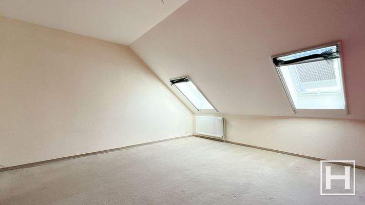 Großzügiges Schlafzimmer