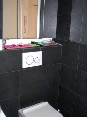 modernes wandhängendes WC