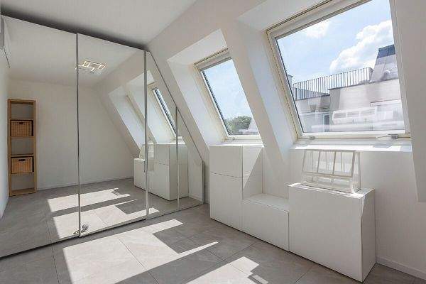 Zimmer mit Einbauschrank