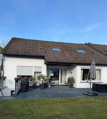 Blick vom Garten auf das Haus