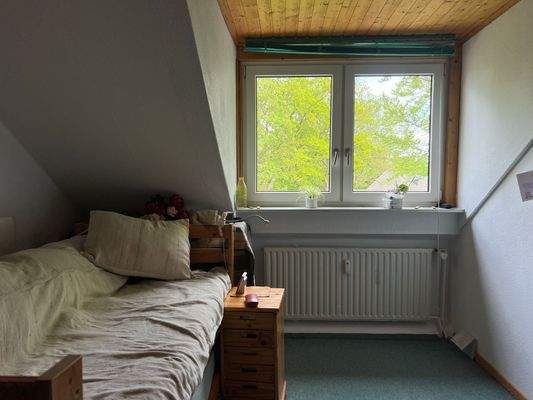 Schlafzimmer mit Blick ins Grüne