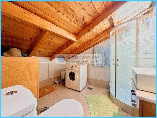 f90e4a89cc2d4152aee3b8b51165ffcc-original