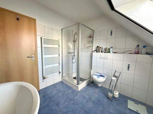 Tageslichtbad mit Dusche