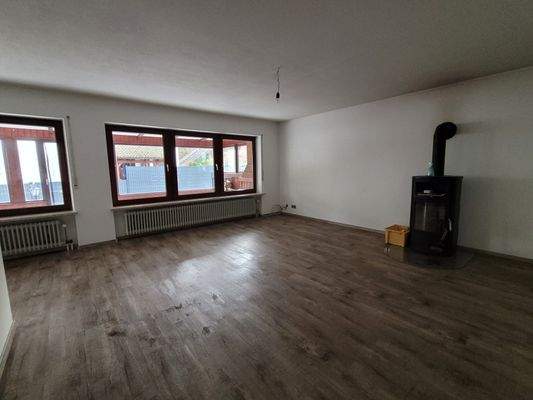 großer Wohnbereich mit Schwedenofen 