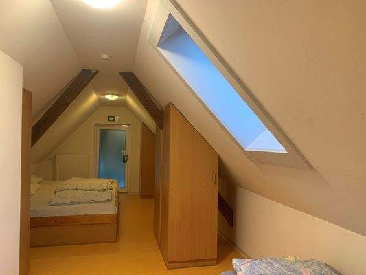 Schlafzimmer im Dachgeschoss.jpg
